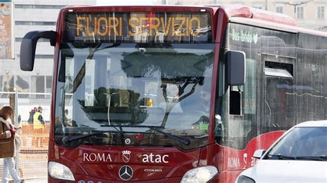 Sciopero trasporti 8 novembre: protesta di 24 ore e senza fasce 